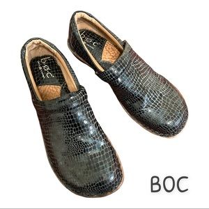 Born BOC Faux Patent Leather Croc Clogs sz 7